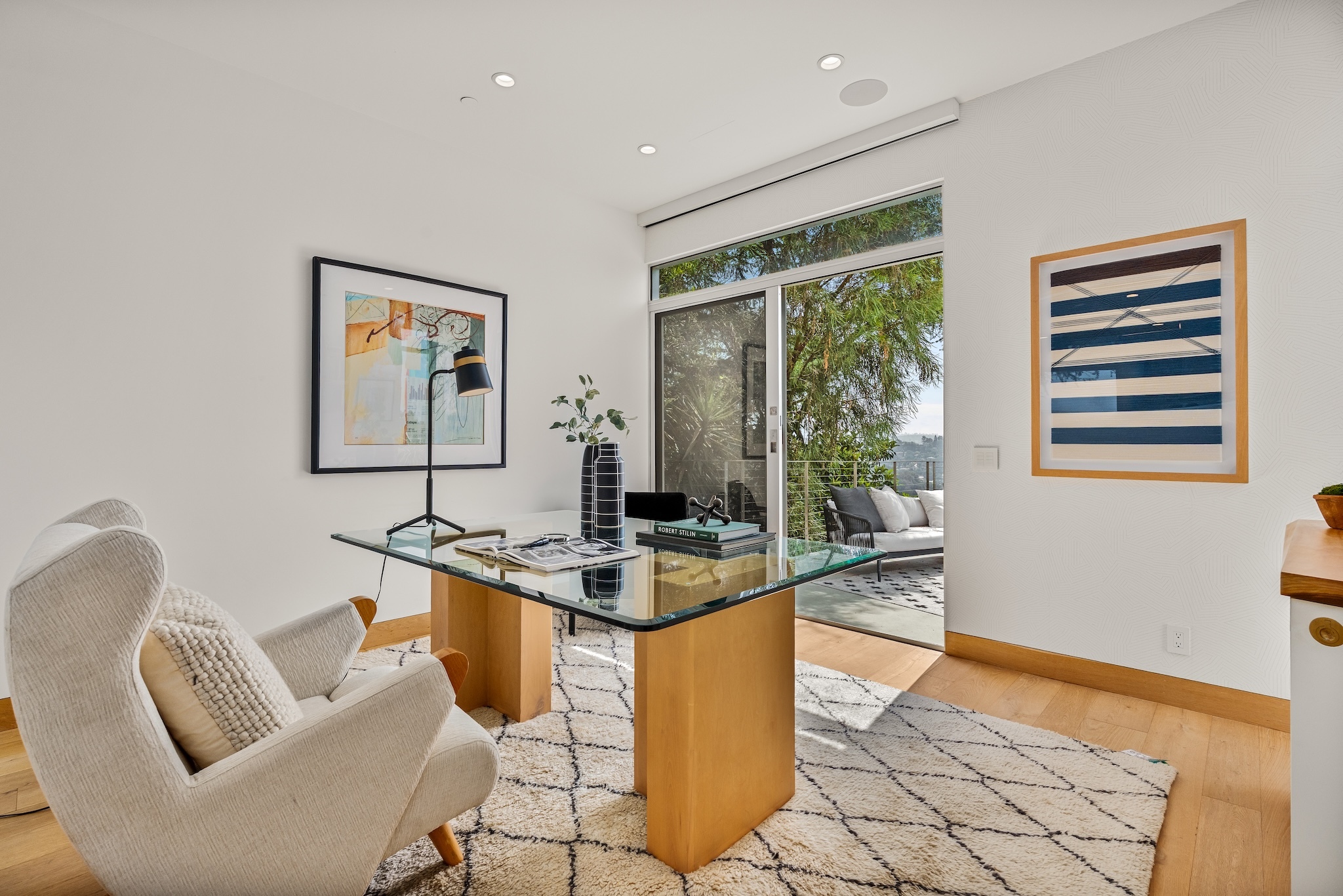  2129 Redcliff St - 物件實景