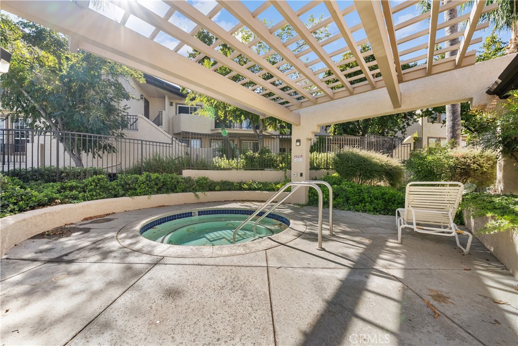 Valencia, California, 91355, United States, 2 Bedrooms Bedrooms, ,2 BathroomsBathrooms,Residential,For Sale,1937123