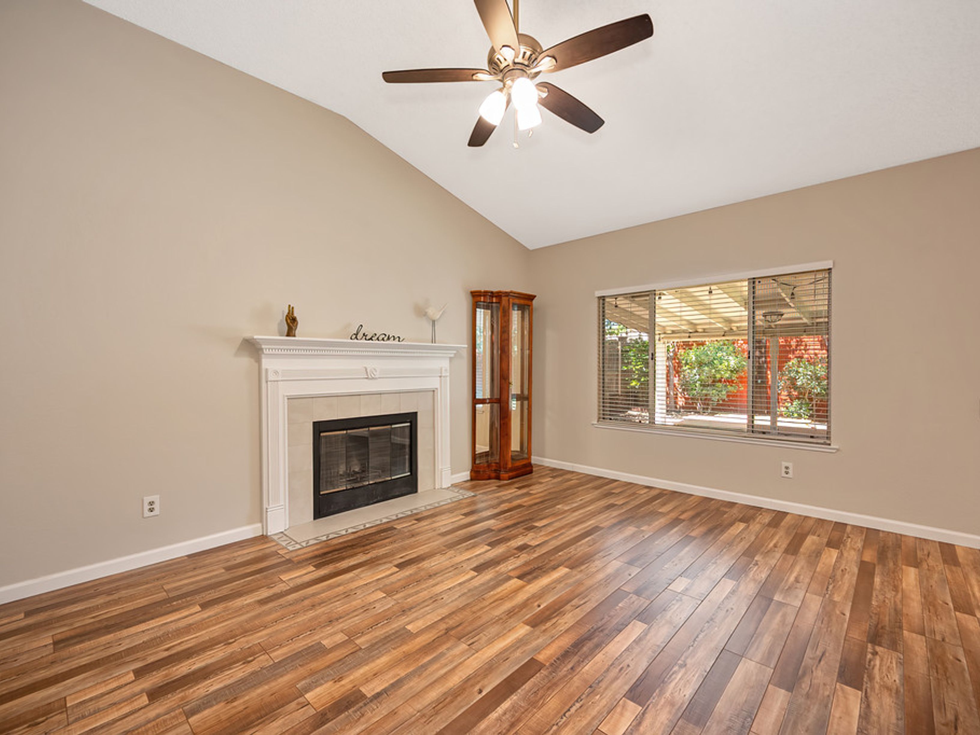  2712 Stoughton Way, Sacramento, CA 95827 - 物件實景