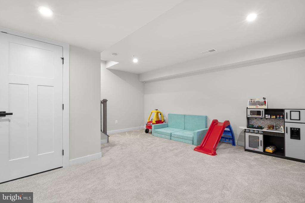 Frederick, Maryland, 21702, United States, 4 Bedrooms Bedrooms, ,4 BathroomsBathrooms,Residential,For Sale,2048638