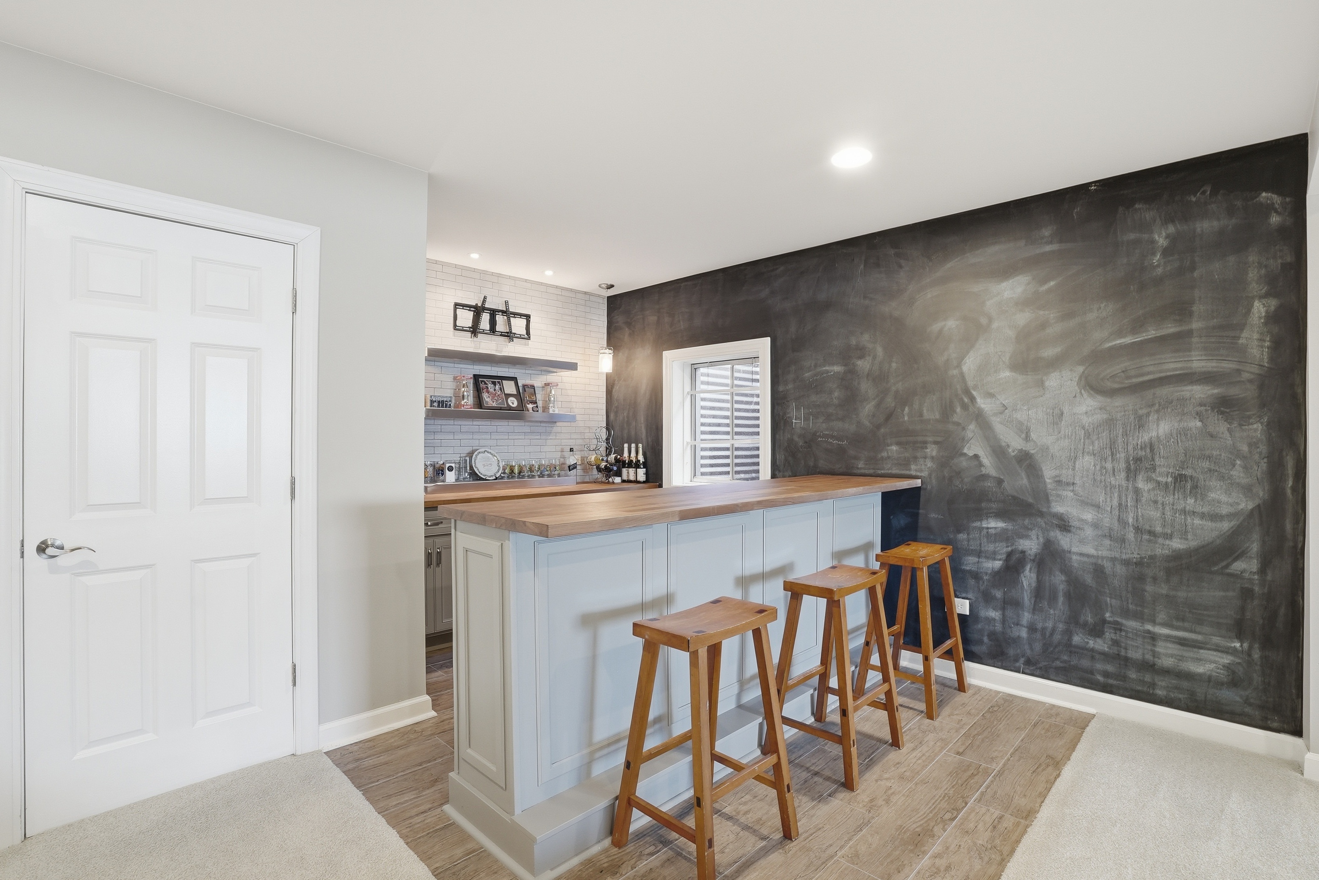  The Crown Jewel of Tall Grass: Waterfront Privacy Meets the Ultimate Layout - 物件實景