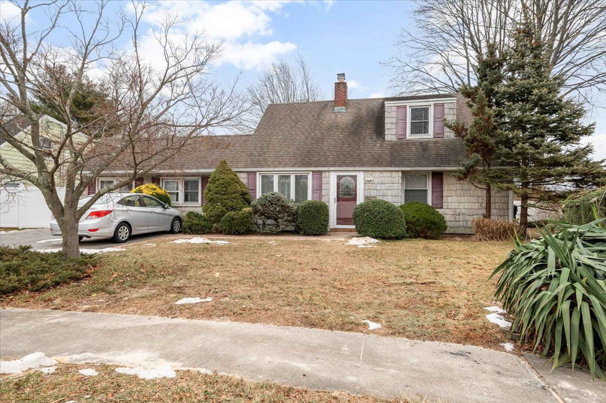 West Islip, New York, 11795, United States, 4 Bedrooms Bedrooms, ,2 BathroomsBathrooms,Residential,For Sale,2008533