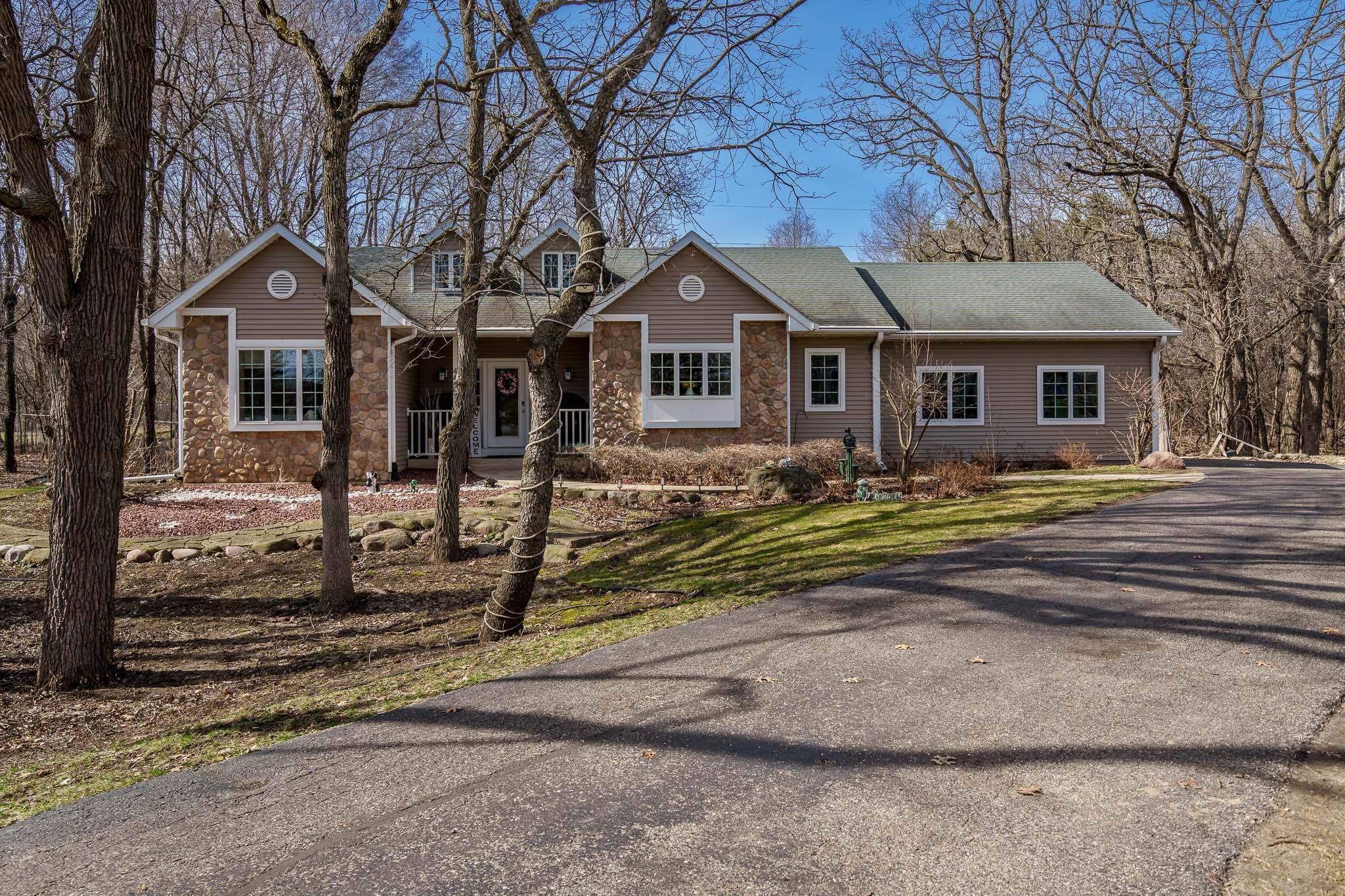 Janesville, Wisconsin, 53546, United States, 4 Bedrooms Bedrooms, ,4 BathroomsBathrooms,Residential,For Sale,2026156