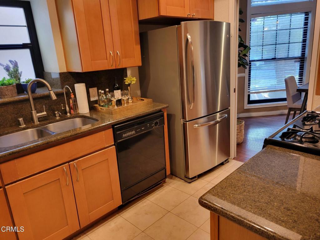 Pasadena, California, 91106, United States, 2 Bedrooms Bedrooms, ,3 BathroomsBathrooms,Residential,For Sale,1989183