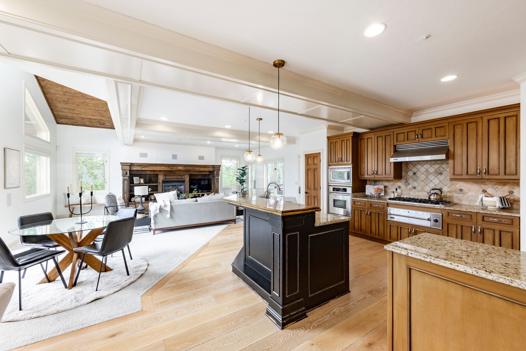  Spacious Six-Bedroom Home with Views in Park City Proper - 物件實景