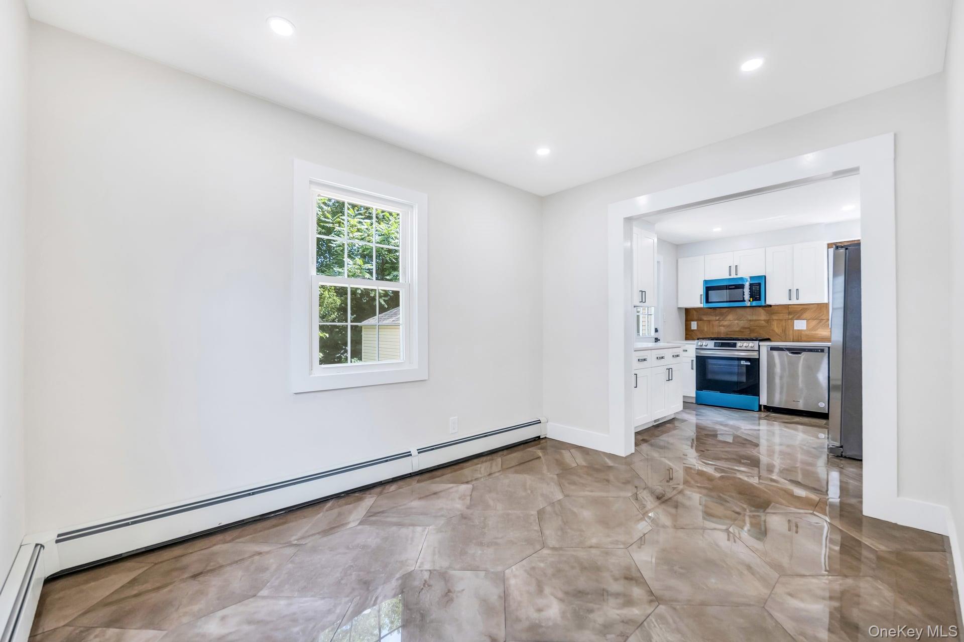Port Washington, New York, 11050, United States, 3 Bedrooms Bedrooms, ,2 BathroomsBathrooms,Residential,For Sale,1882705