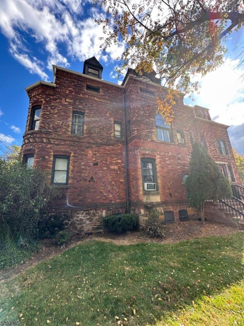 Plainfield City, New Jersey, 07060, United States, 7 Bedrooms Bedrooms, ,4 BathroomsBathrooms,Residential,For Sale,2001516