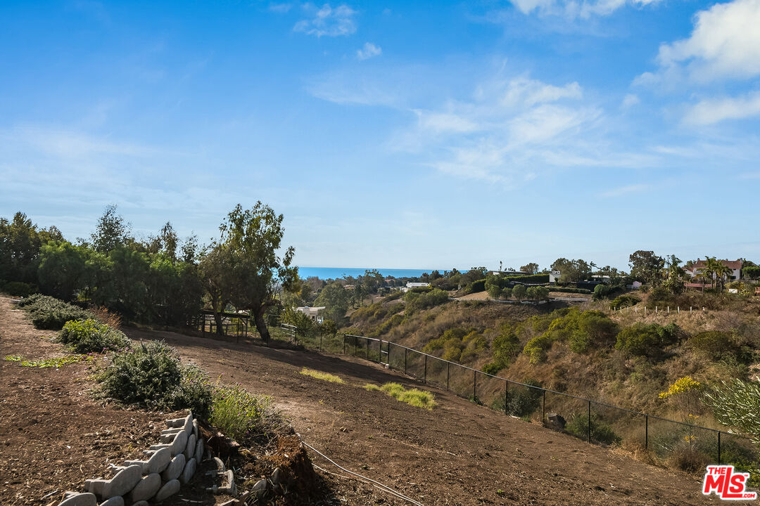 Malibu, California, 90265, United States, 3 Bedrooms Bedrooms, ,2 BathroomsBathrooms,Residential,For Sale,1868514