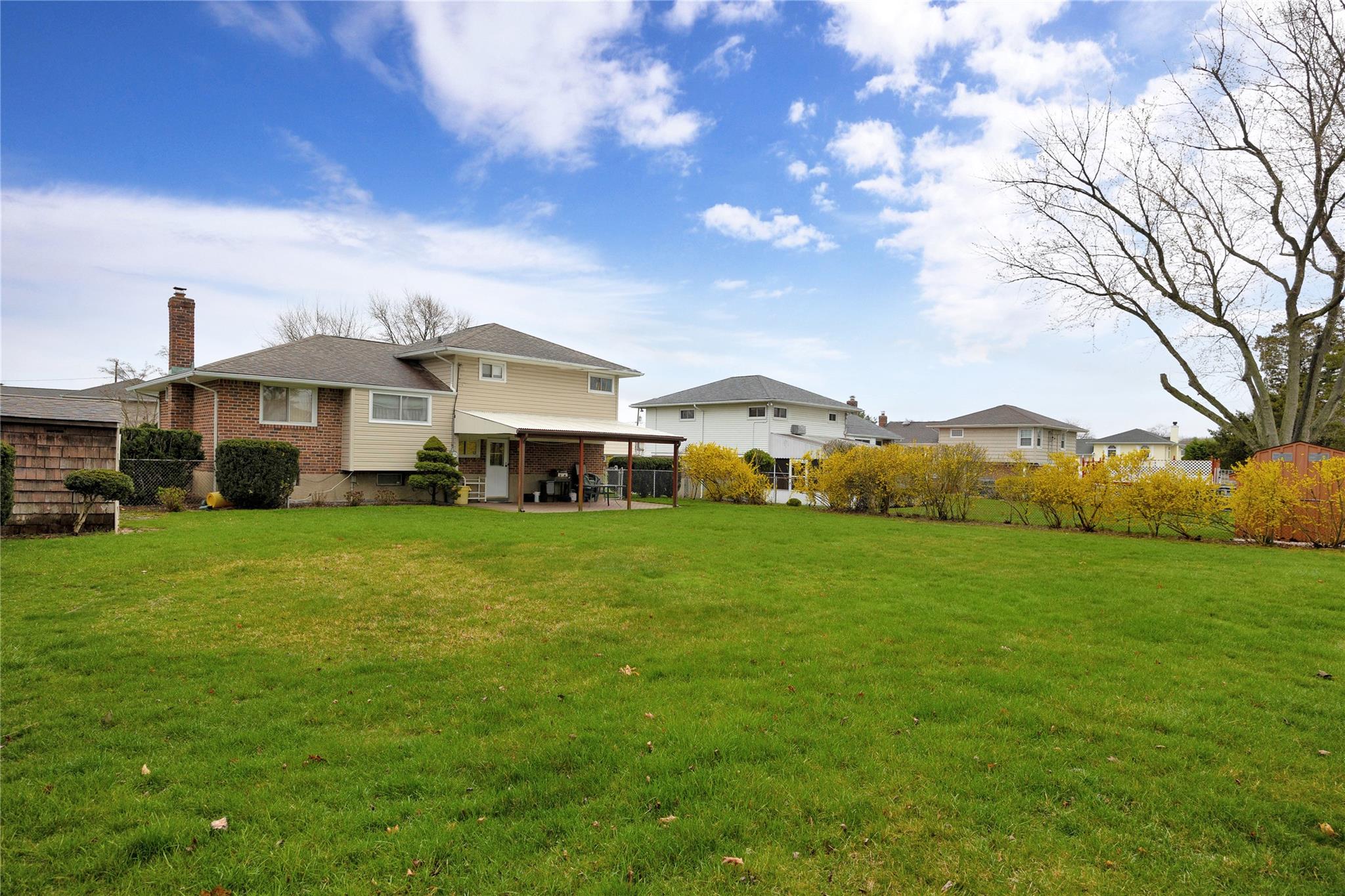 Farmingdale, New York, 11735, United States, 3 Bedrooms Bedrooms, ,2 BathroomsBathrooms,Residential,For Sale,1793248