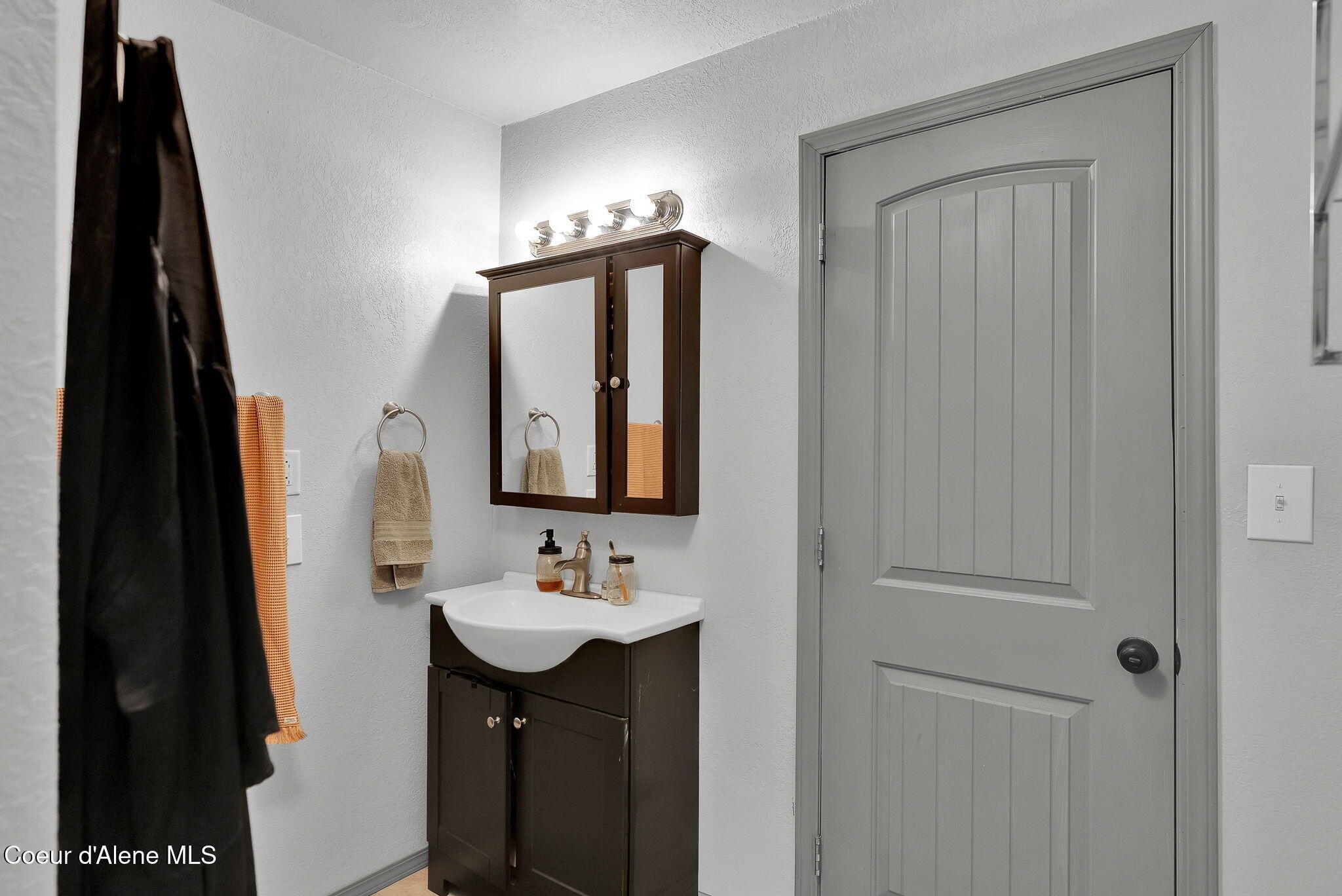 Orofino, Idaho, 83544, United States, 4 Bedrooms Bedrooms, ,Residential,For Sale,1991017