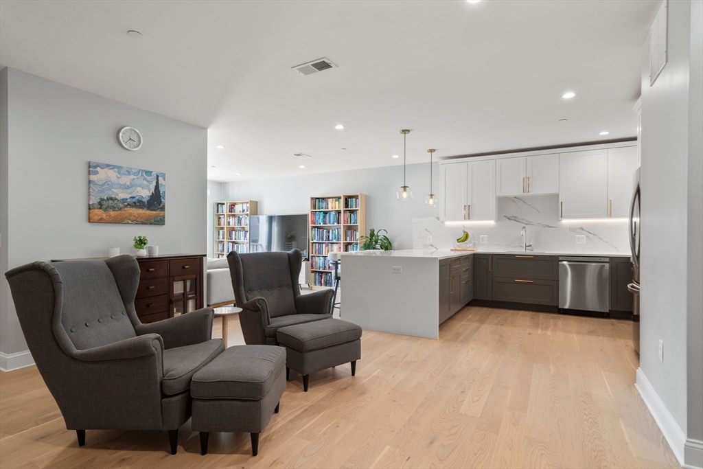 Boston, Massachusetts, 02135, United States, 2 Bedrooms Bedrooms, ,2 BathroomsBathrooms,Residential,For Sale,1940809