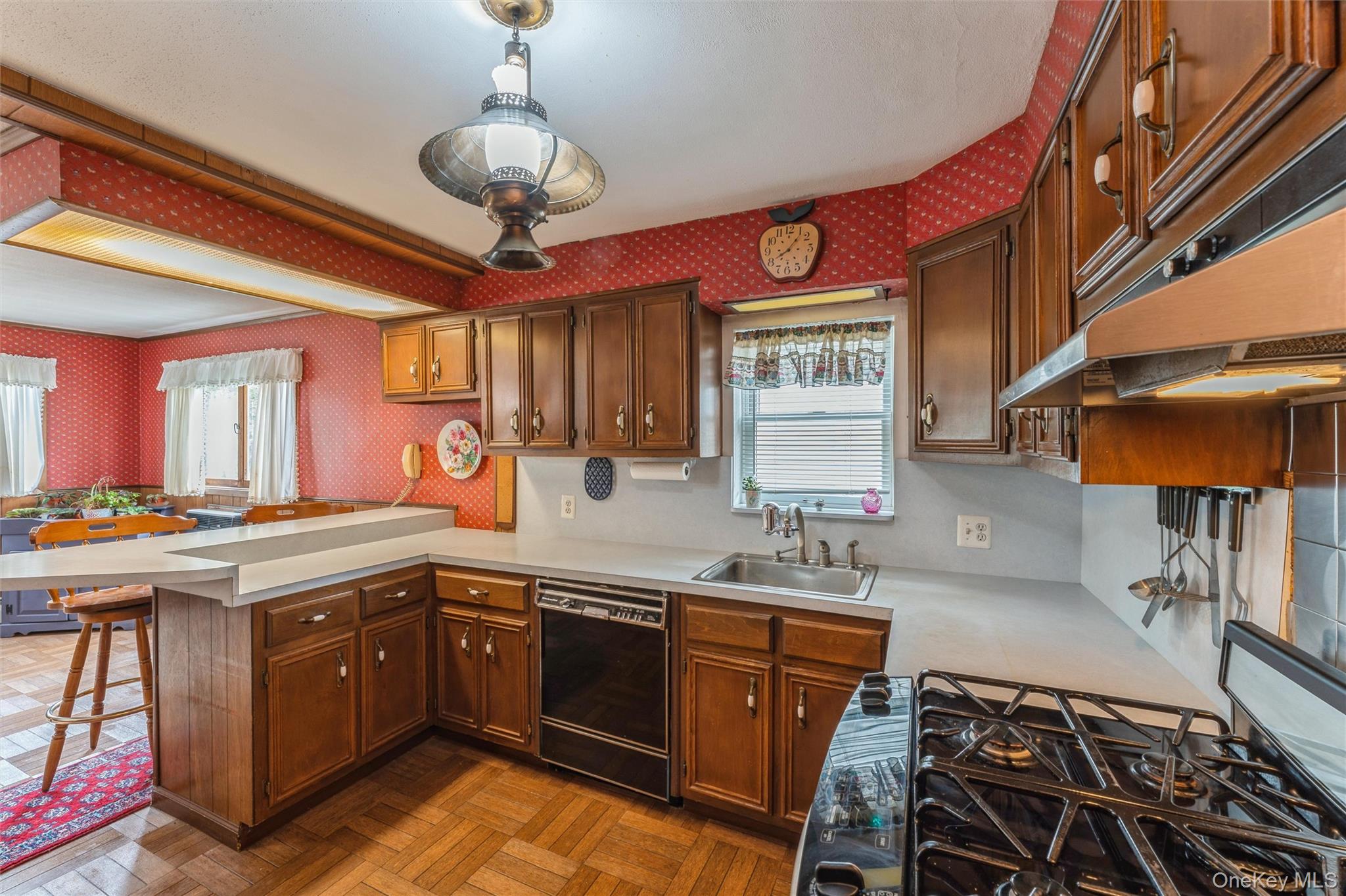 Williston Park, New York, 11596, United States, 3 Bedrooms Bedrooms, ,2 BathroomsBathrooms,Residential,For Sale,1960475