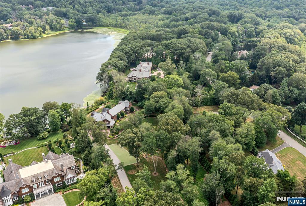 Franklin Lakes, New Jersey, 07417, United States, 6 Bedrooms Bedrooms, ,7 BathroomsBathrooms,Residential,For Sale,1903757