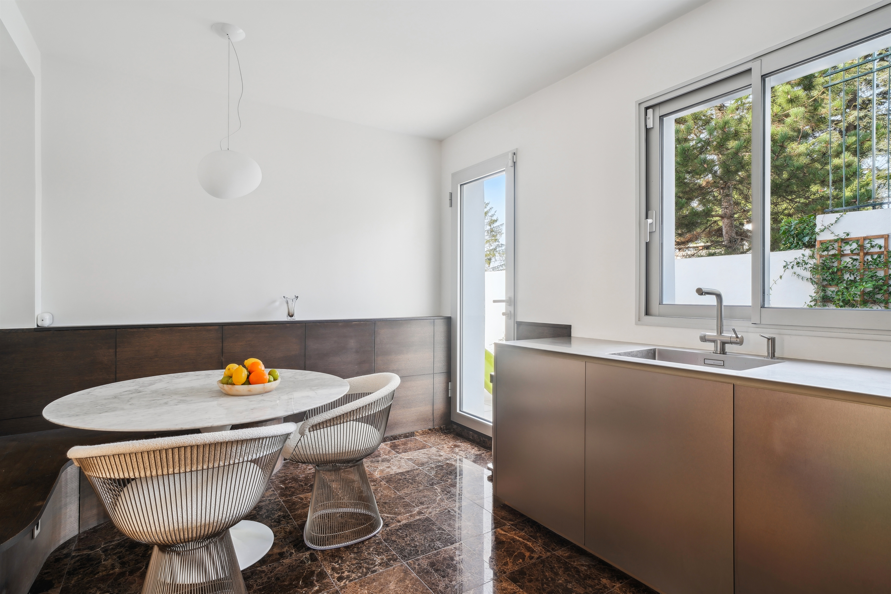  Bougival Town Centre – Contemporary Family Home with Infinity Pool, Expansive T… - 物件實景