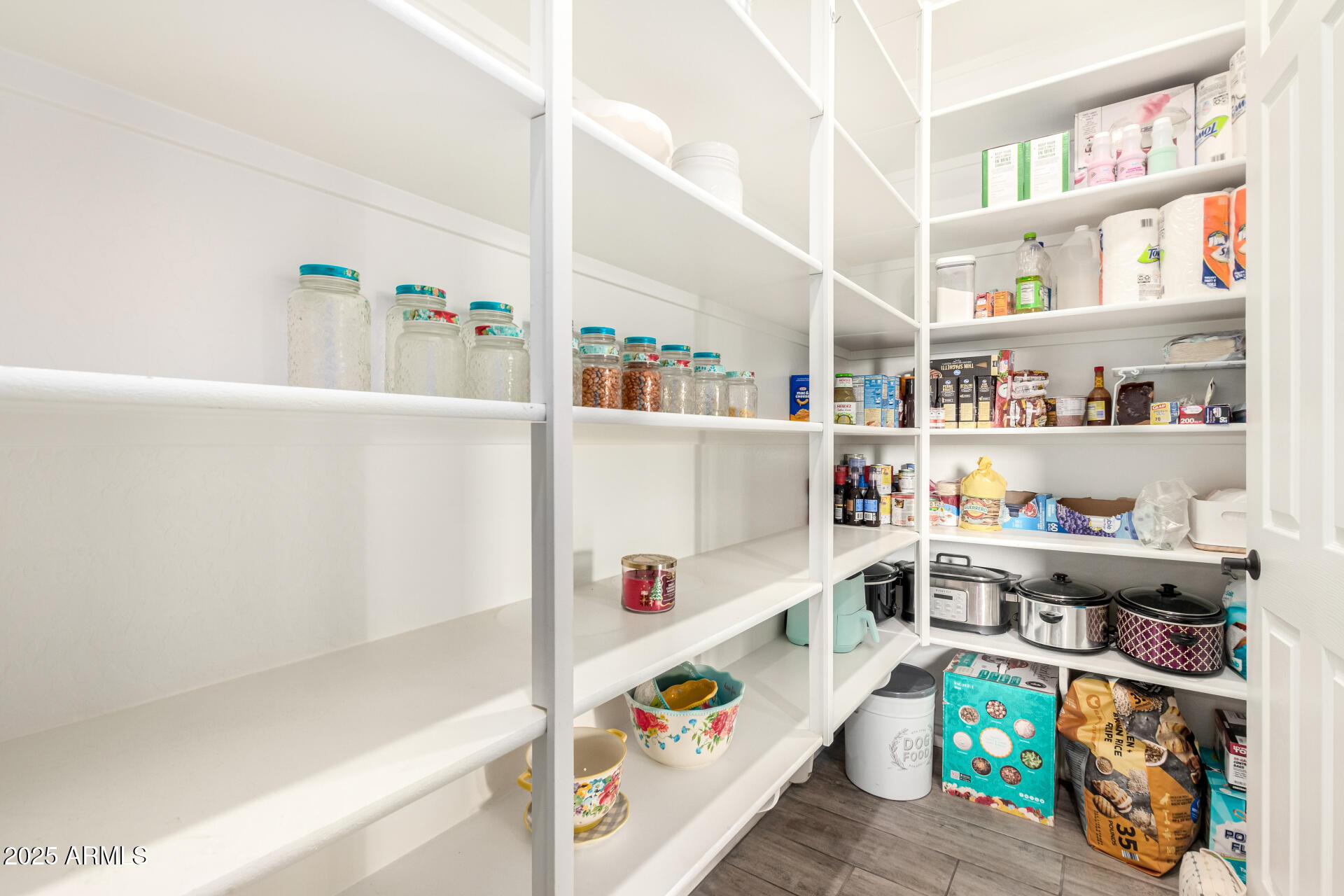 Glendale, Arizona, 85305, United States, 4 Bedrooms Bedrooms, ,5 BathroomsBathrooms,Residential,For Sale,1998004