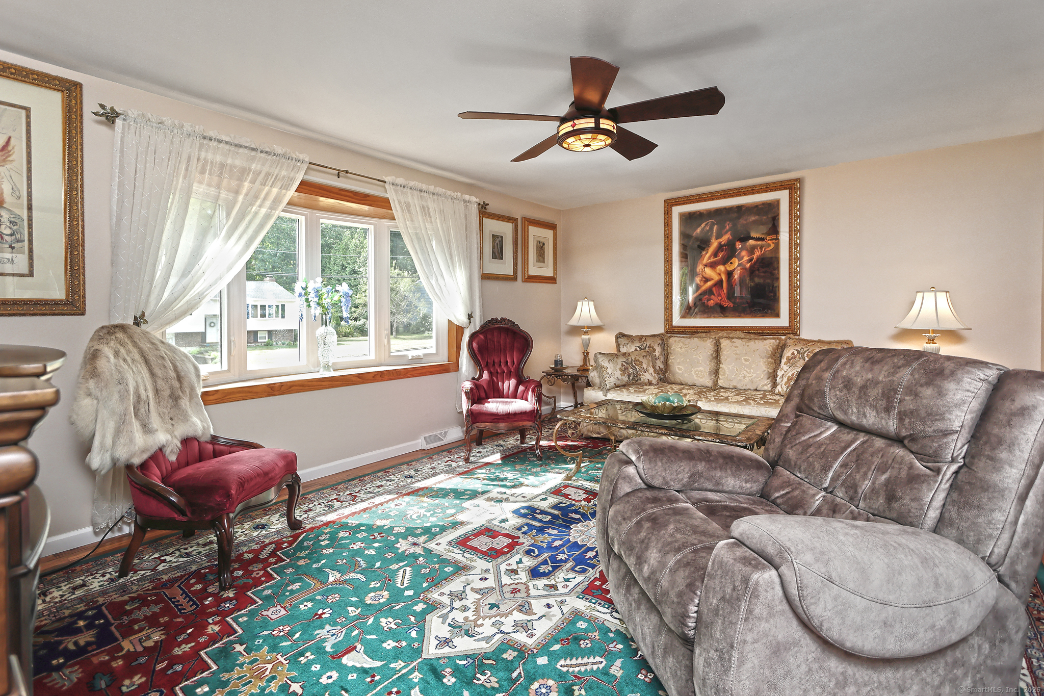 Milford, Connecticut, 06460, United States, 3 Bedrooms Bedrooms, ,3 BathroomsBathrooms,Residential,For Sale,1933259