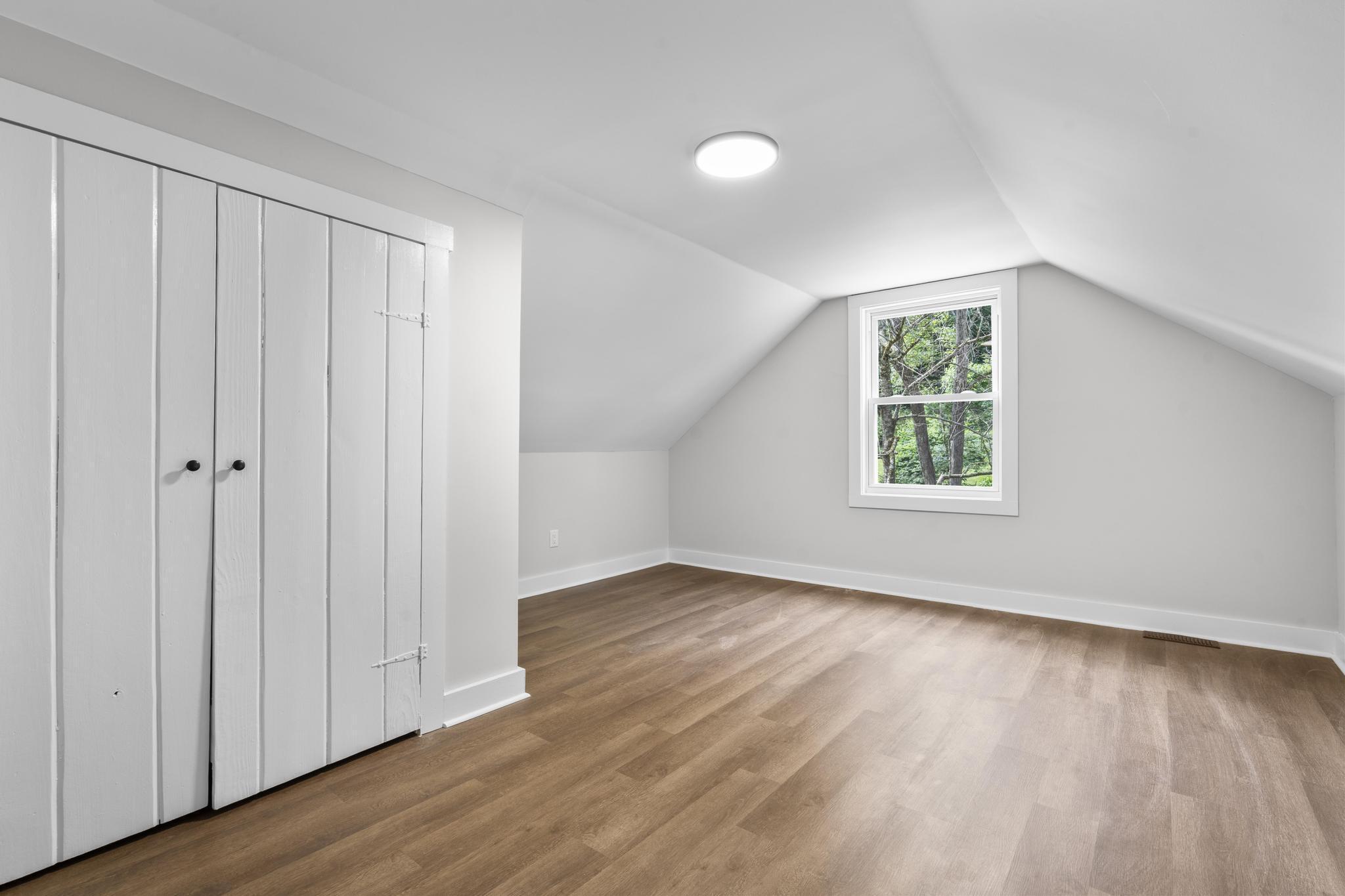 Newtown, Connecticut, 06482, United States, 4 Bedrooms Bedrooms, ,3 BathroomsBathrooms,Residential,For Sale,1991779