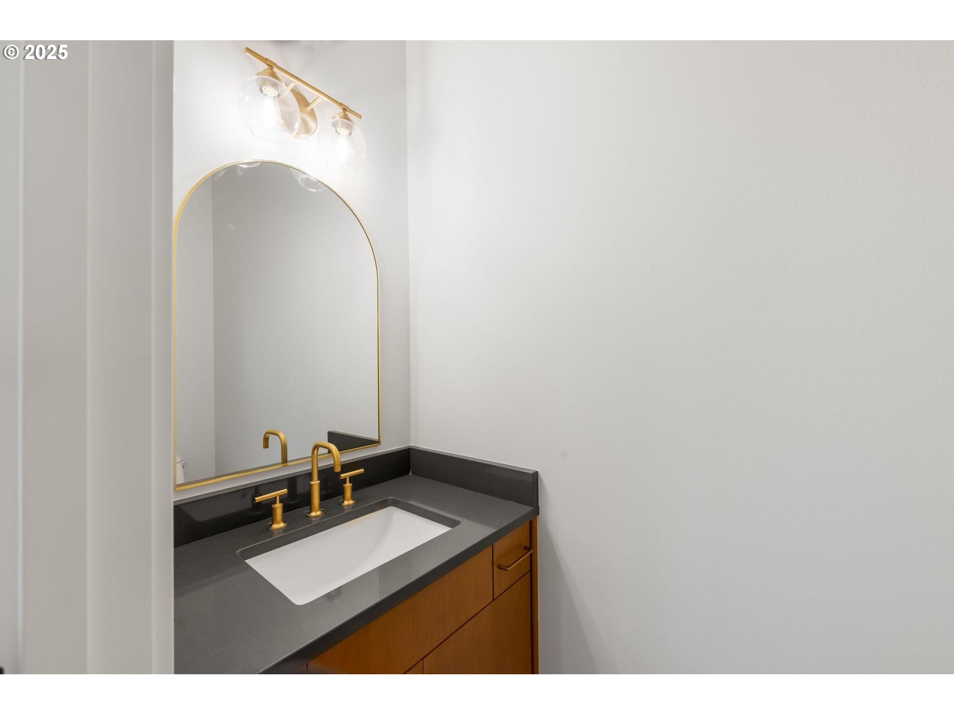 Portland, Oregon, 97219, United States, 3 Bedrooms Bedrooms, ,2 BathroomsBathrooms,Residential,For Sale,1699870