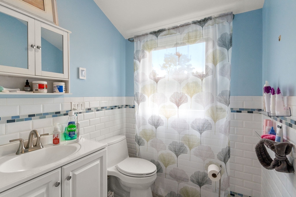 Needham, Massachusetts, 02494, United States, 4 Bedrooms Bedrooms, ,6 BathroomsBathrooms,Residential,For Sale,1995661