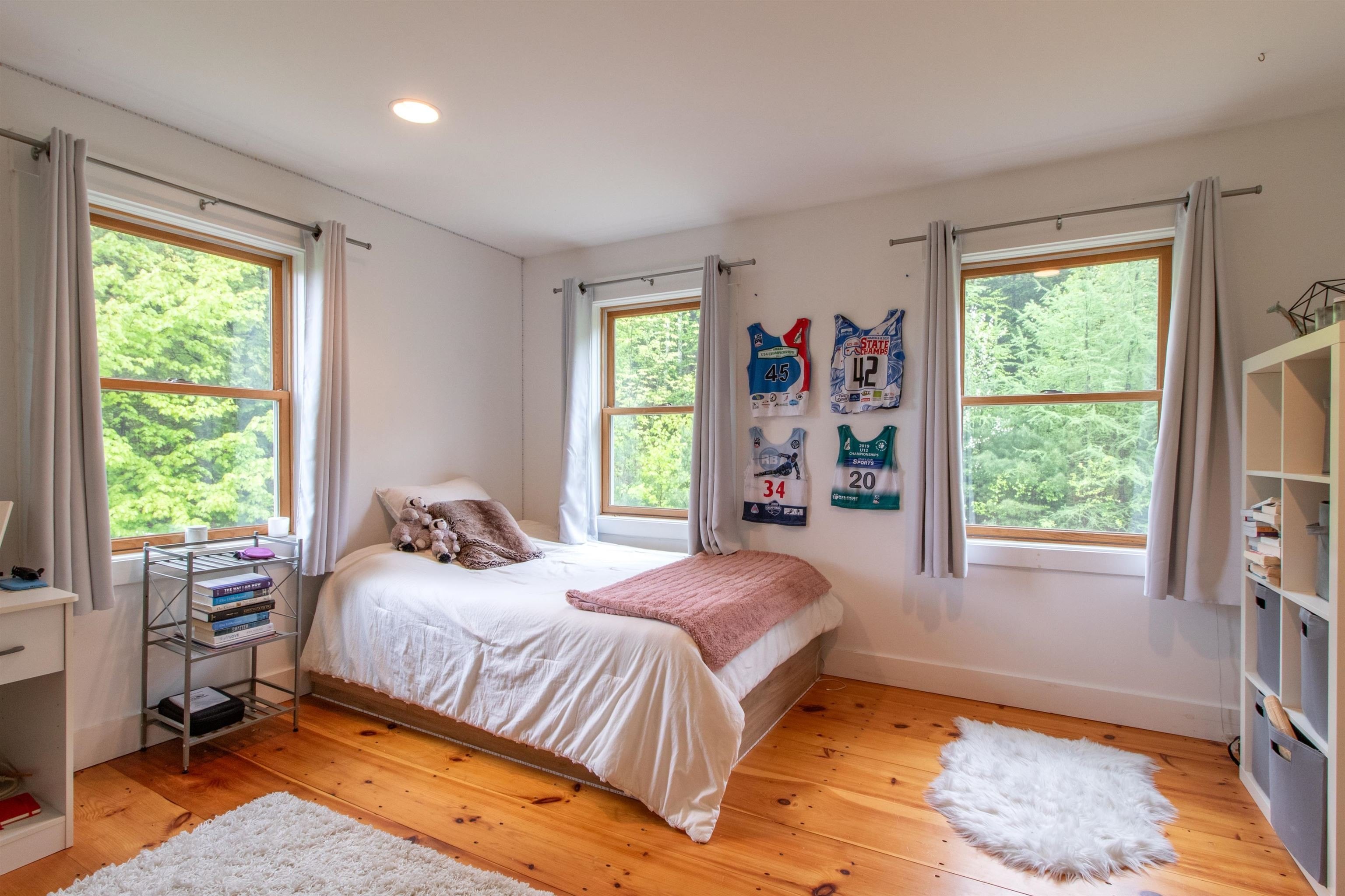 Kirby, Vermont, 05851, United States, 5 Bedrooms Bedrooms, ,3 BathroomsBathrooms,Residential,For Sale,1975447