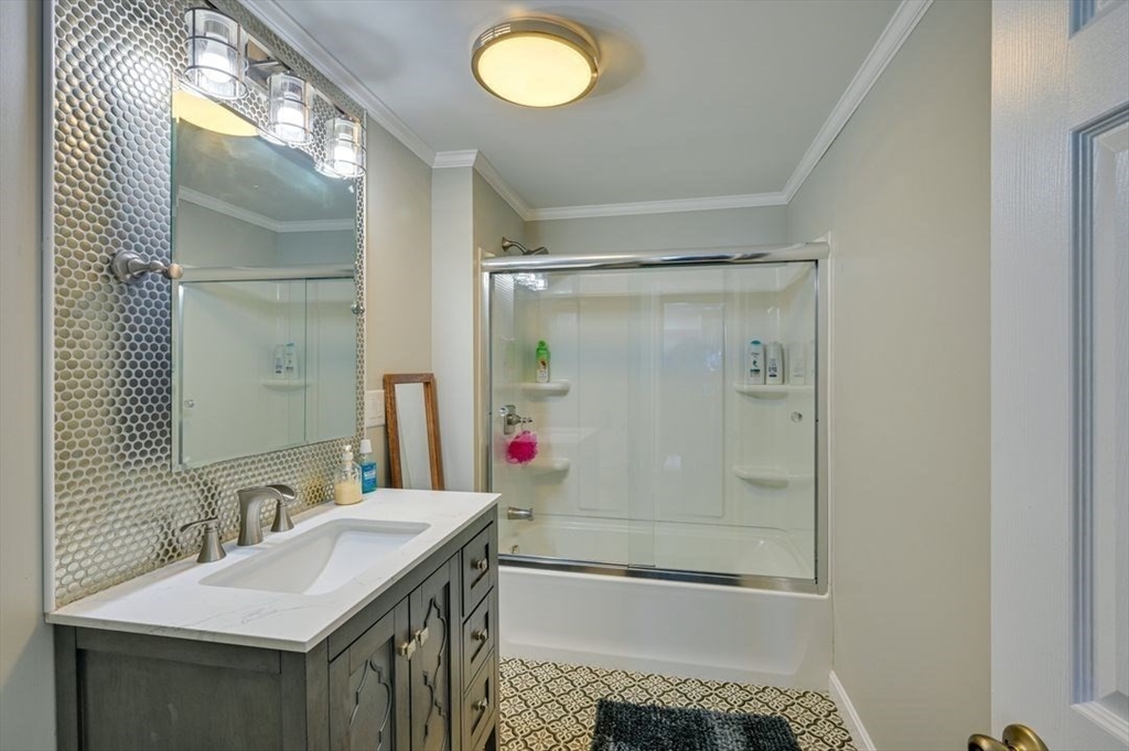 Weymouth, Massachusetts, 02191, United States, 3 Bedrooms Bedrooms, ,3 BathroomsBathrooms,Residential,For Sale,1862385