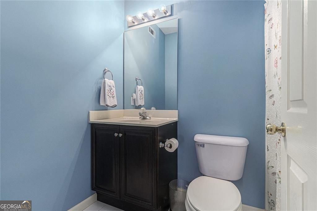 Roswell, Georgia, 30075, United States, 6 Bedrooms Bedrooms, ,5 BathroomsBathrooms,Residential,For Sale,1894243