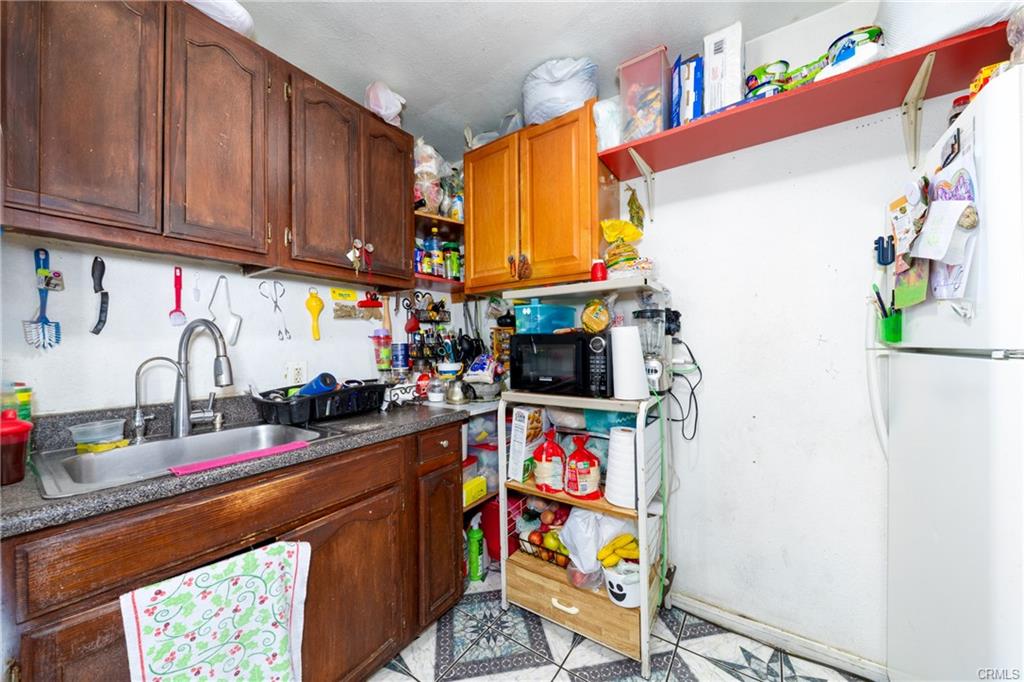 Los Angeles, California, 90011, United States, 6 Bedrooms Bedrooms, ,5 BathroomsBathrooms,Residential,For Sale,1974458