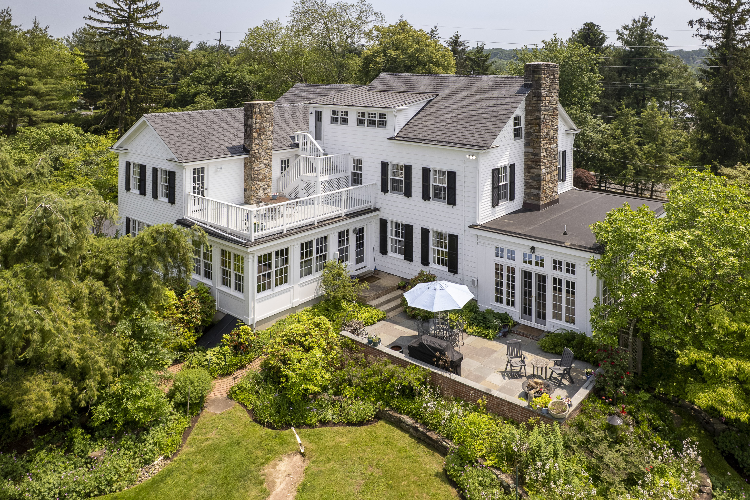  Gracefully Expanded Colonial Home on Picture-Perfect Grounds - 物件實景