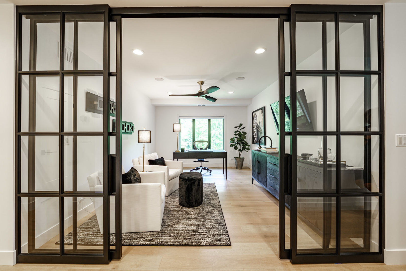Oak Brook, Illinois, 60523, United States, 2 Bedrooms Bedrooms, ,2 BathroomsBathrooms,Residential,For Sale,1927231