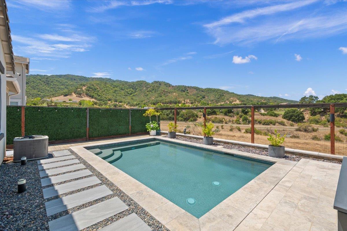 Gilroy, California, 95020, United States, 4 Bedrooms Bedrooms, ,3 BathroomsBathrooms,Residential,For Sale,1907628