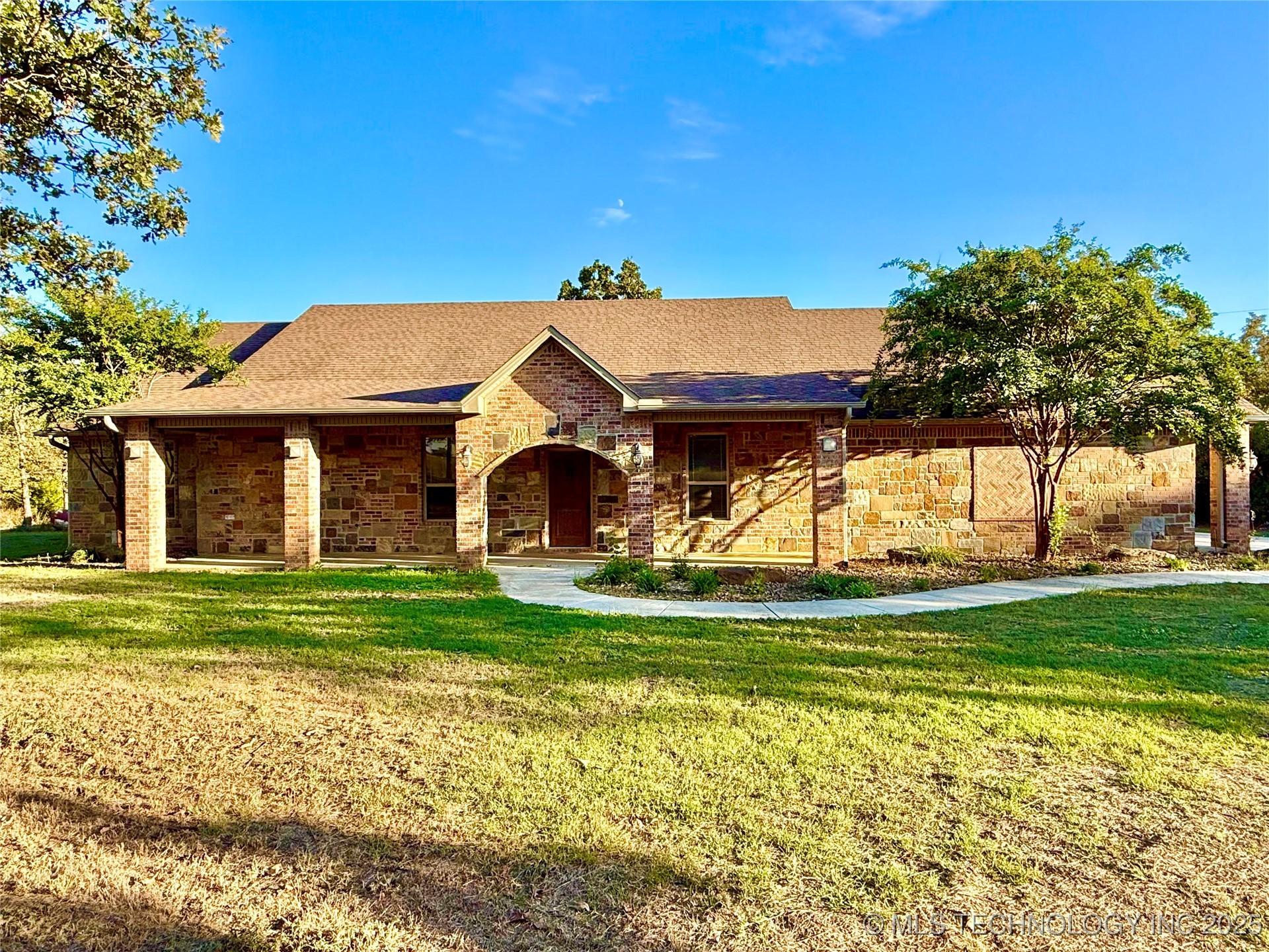 Checotah, Oklahoma, 74426, United States, 4 Bedrooms Bedrooms, ,4 BathroomsBathrooms,Residential,For Sale,1980942