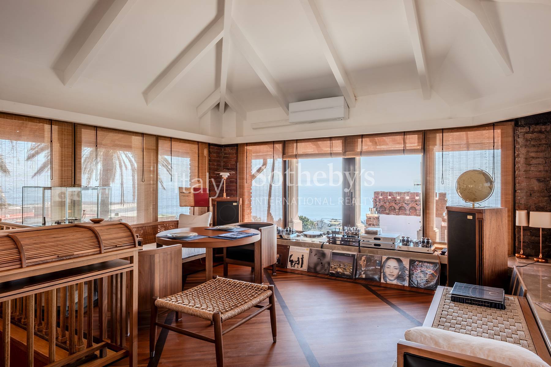  Elegant apartment with a terrace in a historic villa - 物件實景
