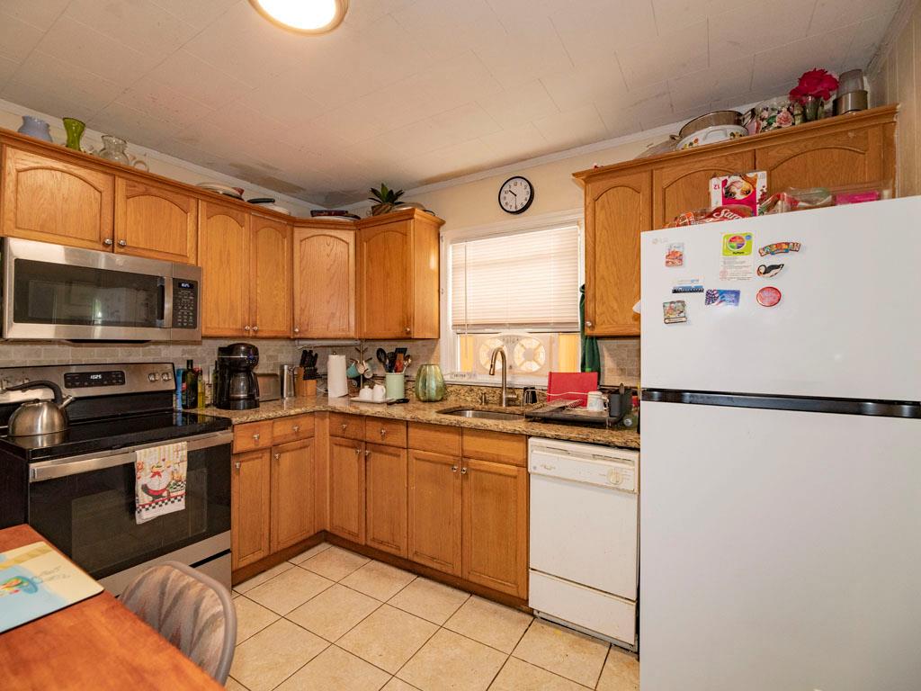West Islip, New York, 11795, United States, 3 Bedrooms Bedrooms, ,2 BathroomsBathrooms,Residential,For Sale,1923514