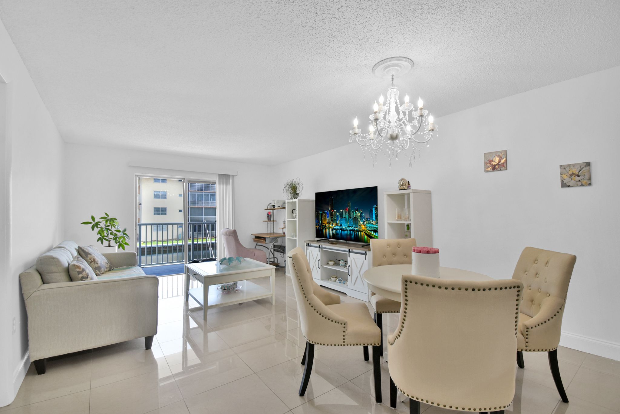  3527 NE 168th St, North Miami Beach, FL, 33160 - 物件實景