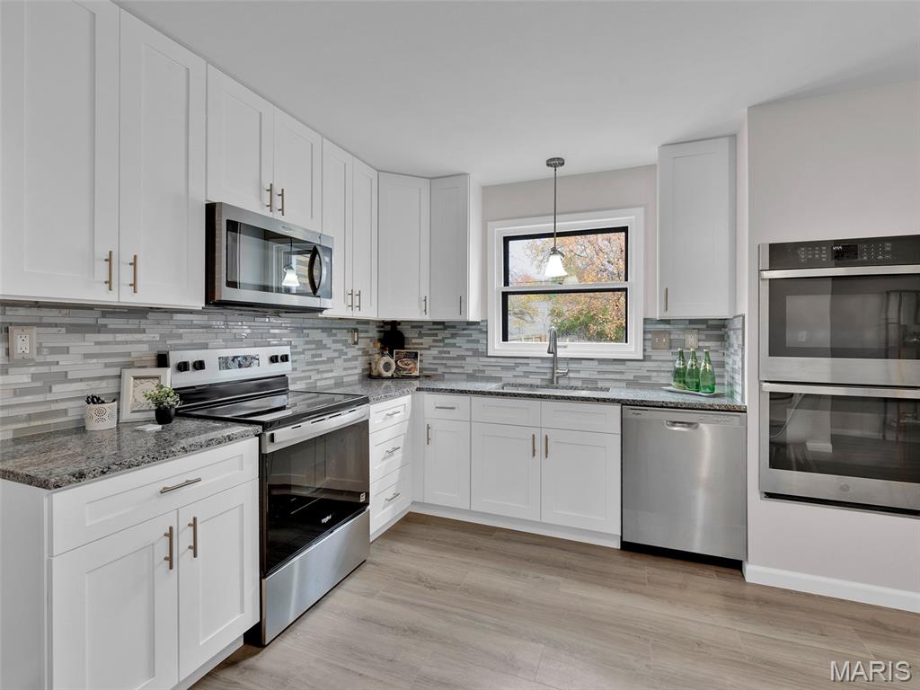 Ballwin, Missouri, 63011, United States, 5 Bedrooms Bedrooms, ,3 BathroomsBathrooms,Residential,For Sale,1992097