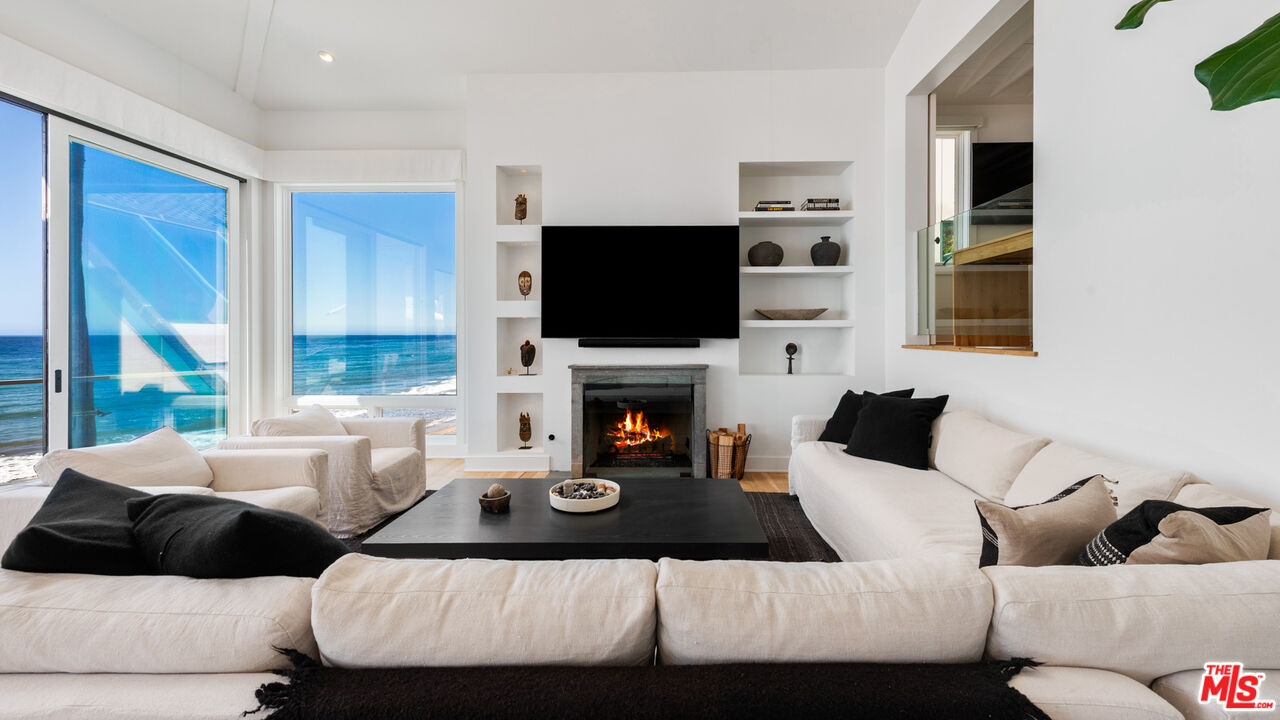 Malibu, California, 90265, United States, 4 Bedrooms Bedrooms, ,5 BathroomsBathrooms,Residential,For Sale,1897741