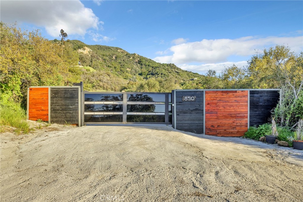 Calabasas, California, 91302, United States, 5 Bedrooms Bedrooms, ,3 BathroomsBathrooms,Residential,For Sale,1742769