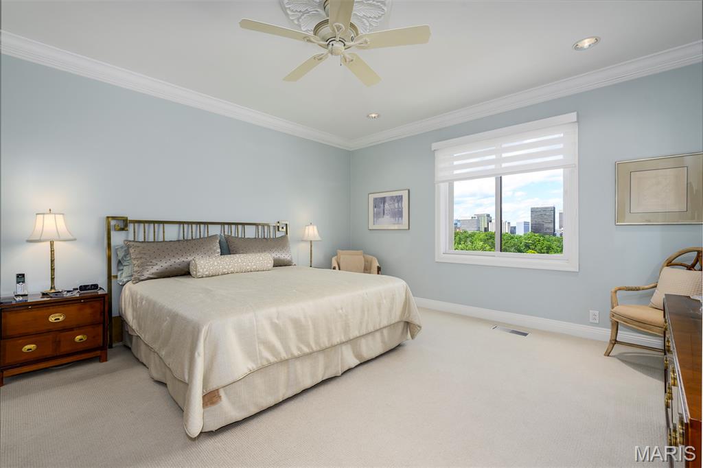 St Louis, Missouri, 63105, United States, 2 Bedrooms Bedrooms, ,2 BathroomsBathrooms,Residential,For Sale,1828450