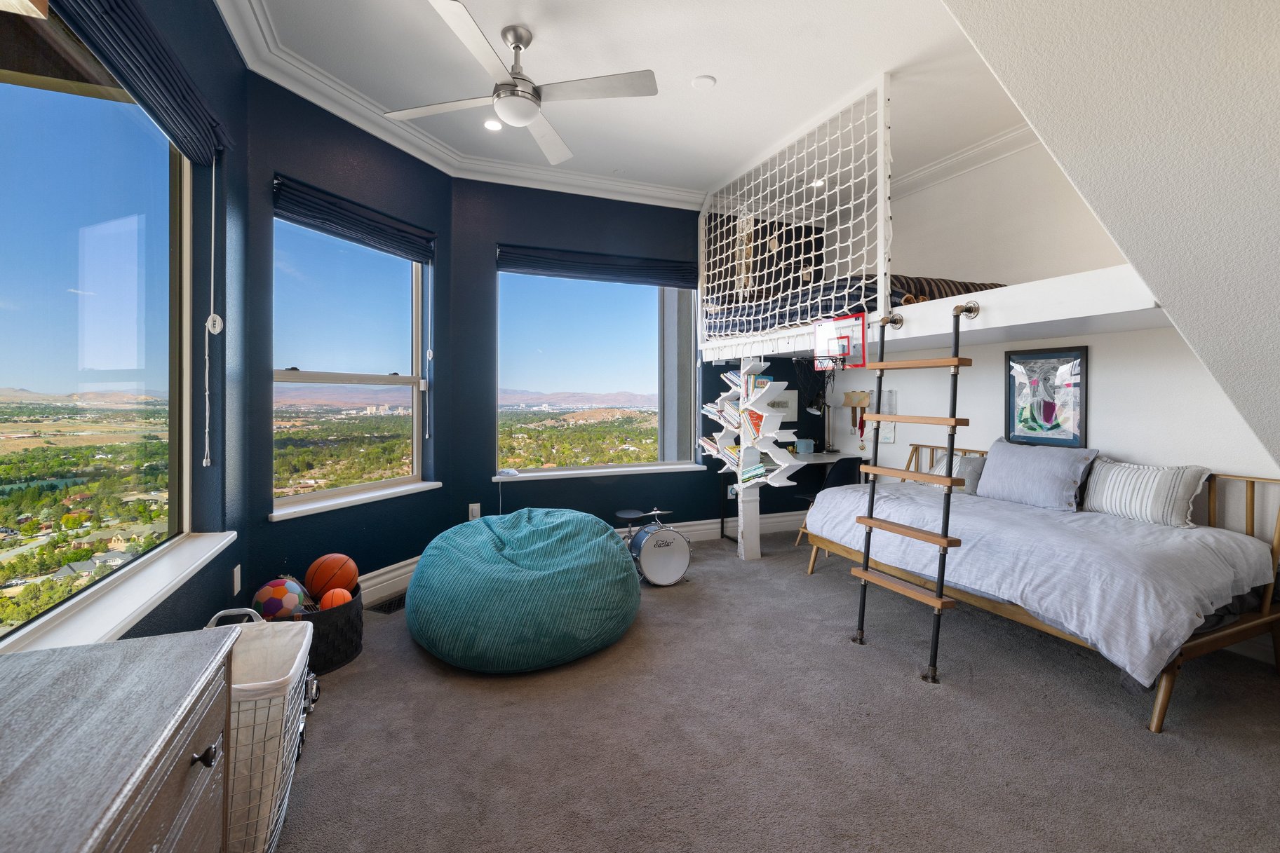  Elevated Living. Endless Views. - 物件實景