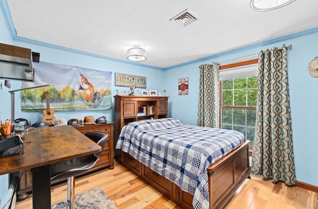 Braintree, Massachusetts, 02184, United States, 5 Bedrooms Bedrooms, ,4 BathroomsBathrooms,Residential,For Sale,1857635