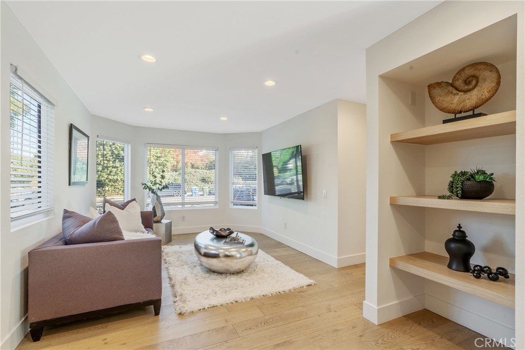 Woodland Hills, California, 91367, United States, 5 Bedrooms Bedrooms, ,4 BathroomsBathrooms,Residential,For Sale,2003511