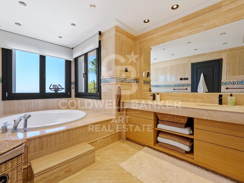 Marbella, Andalusia, ES, 4 Bedrooms Bedrooms, ,5 BathroomsBathrooms,Residential,For Sale,1950823