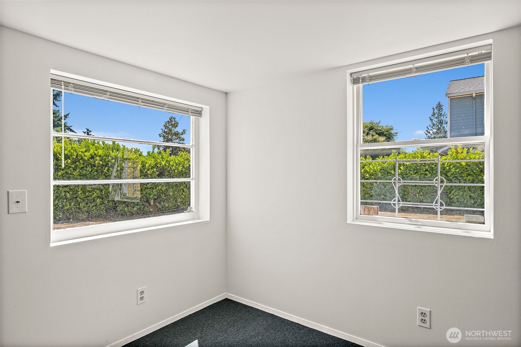 Seattle, Washington, 98199, United States, 2 Bedrooms Bedrooms, ,1 BathroomBathrooms,Residential,For Sale,1882851