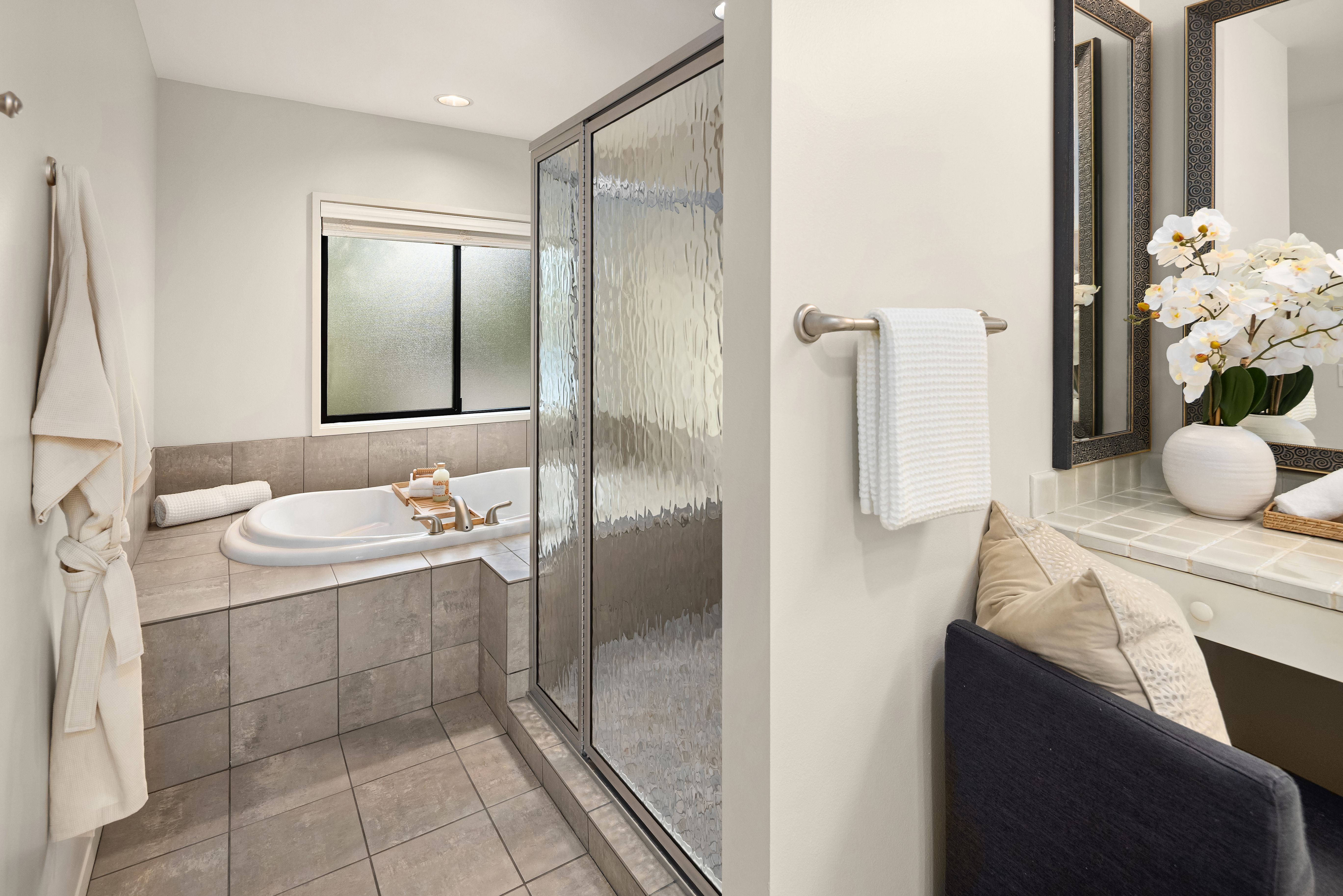  9903 Lake Washington Blvd NE #201, Bellevue, WA 98004 - 物件實景