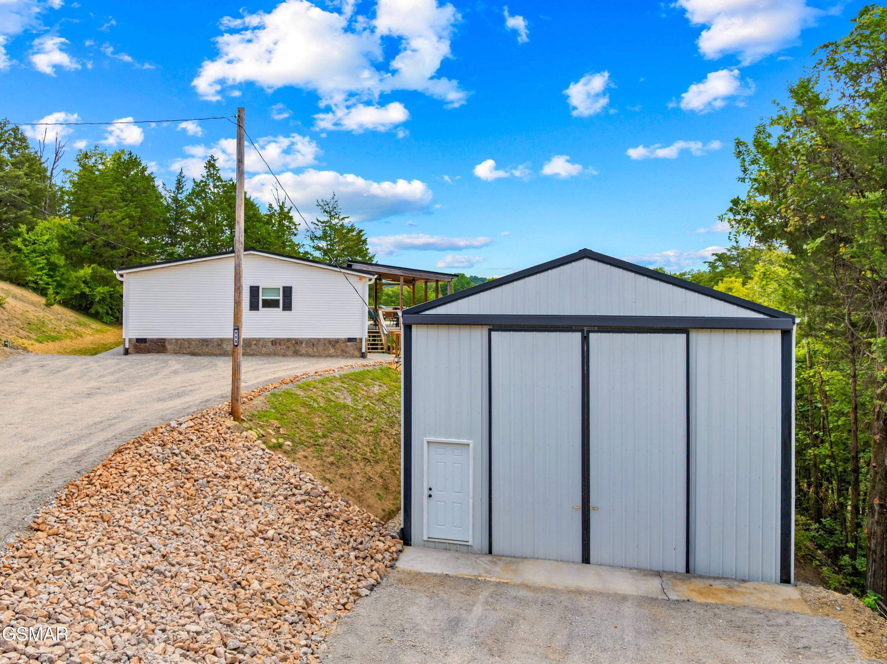 Dandridge, Tennessee, 37725, United States, 3 Bedrooms Bedrooms, ,2 BathroomsBathrooms,Residential,For Sale,1982636