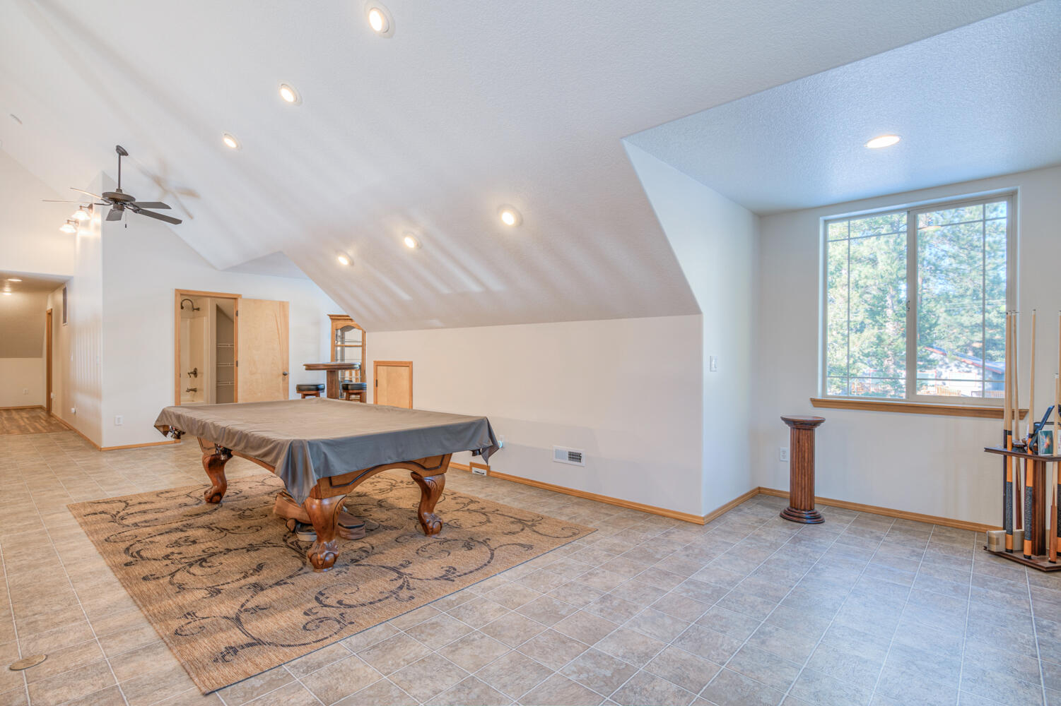 Bend, Oregon, 97707, United States, 5 Bedrooms Bedrooms, ,3 BathroomsBathrooms,Residential,For Sale,2010023