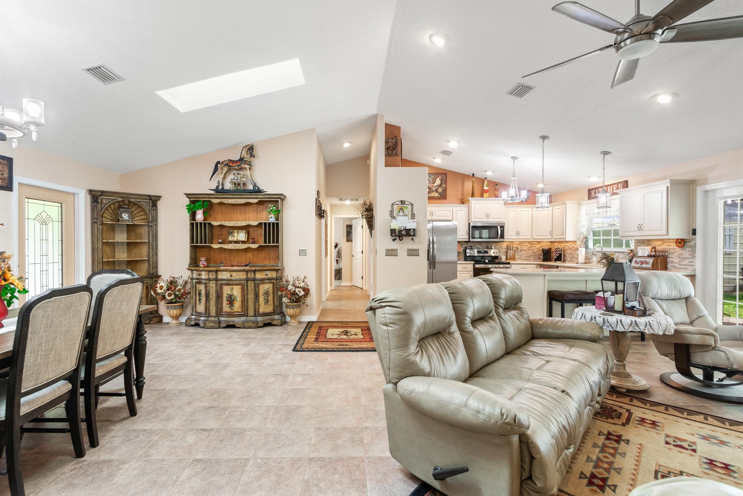 East Palatka, Florida, 32131, United States, 3 Bedrooms Bedrooms, ,2 BathroomsBathrooms,Residential,For Sale,1983358