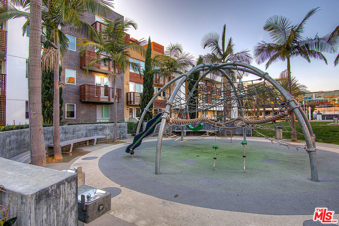 Playa Vista, California, 90094, United States, 2 Bedrooms Bedrooms, ,2 BathroomsBathrooms,Residential,For Sale,1917212