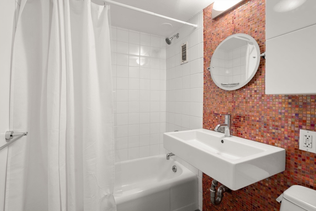 Cambridge, Massachusetts, 02138, United States, 1 Bedroom Bedrooms, ,1 BathroomBathrooms,Residential,For Sale,1856258