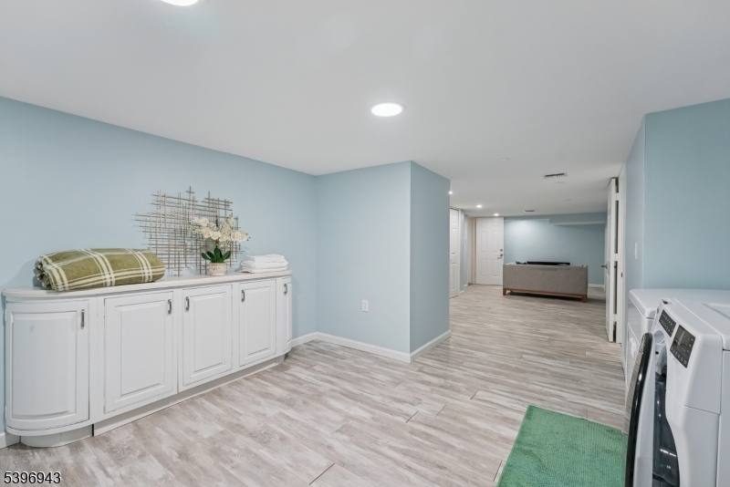 South Orange Village Twp., New Jersey, 07079, United States, 8 Bedrooms Bedrooms, ,7 BathroomsBathrooms,Residential,For Sale,1991818